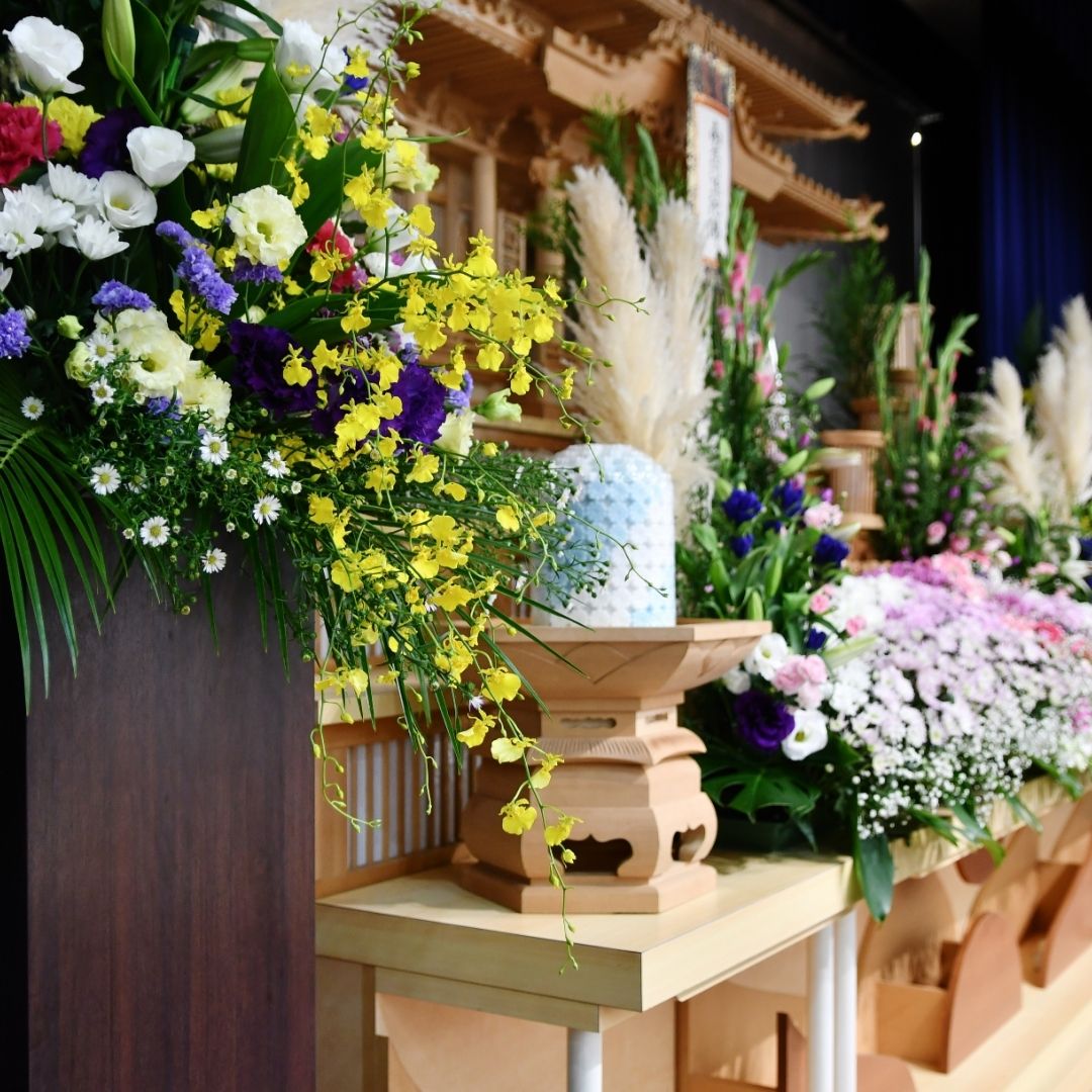 Popular Poems Perfect for a Eulogy Lectern with memorial photo, flowers, and poetry book prepared for reading poems during a funeral eulogy.